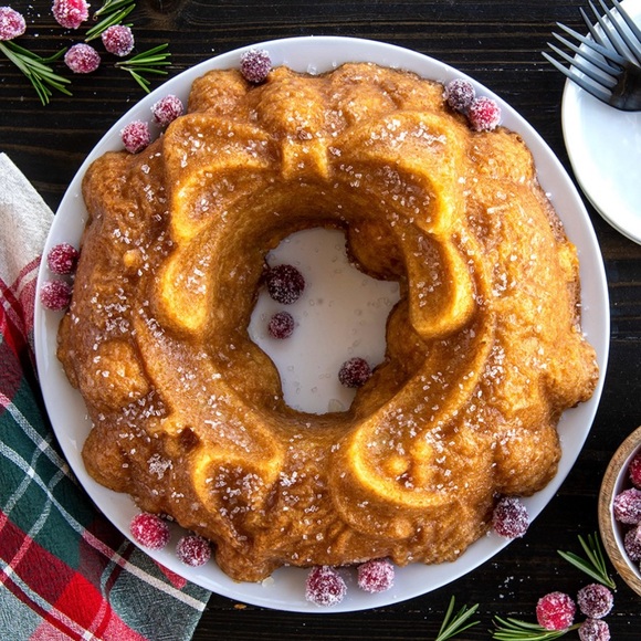 NWOT Nordic Ware Holiday Wreath Bundt pan - Picture 8 of 10